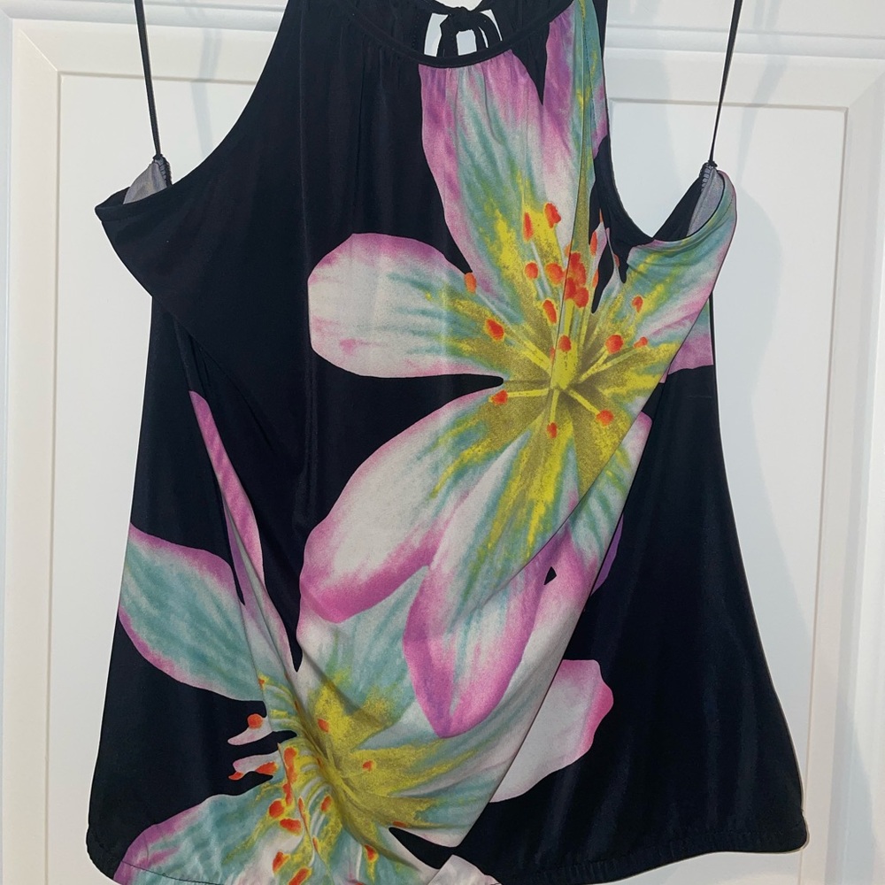 NWT Beautiful express black flower tie back tank